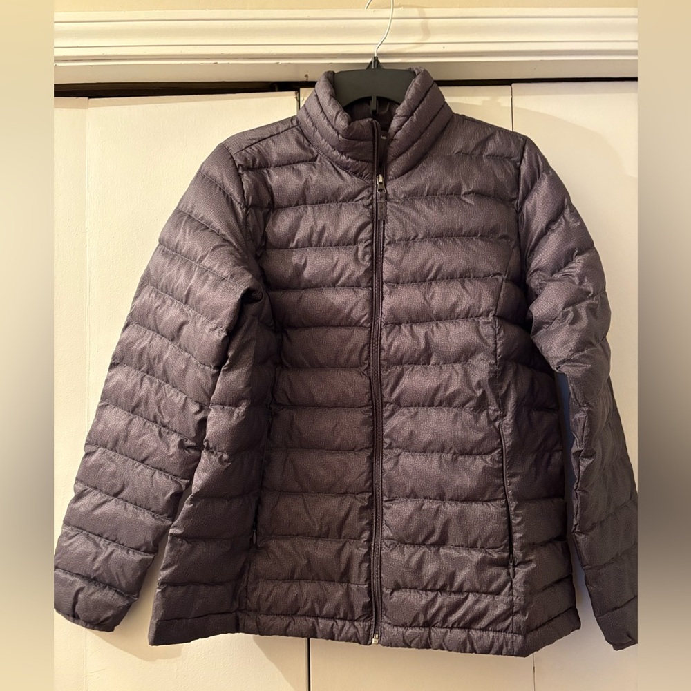 Women’s gray packable puffer jacket